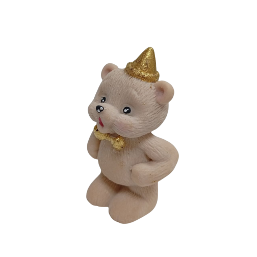 Фігурка із кондитерської глазурі «Бежевий ведмедик, що задуває свічку»