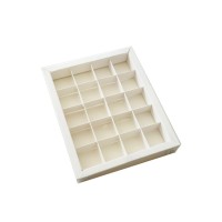 Коробка для 20 цукерок біла, з бортиком і прозорою пластиковою кришкою, 230*190*30